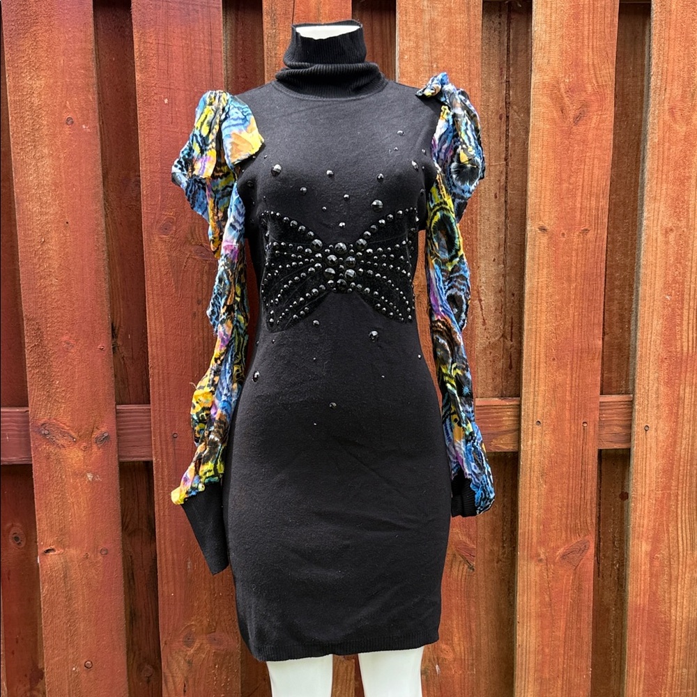 Chic Black Dress with Vibrant Sleeves T3